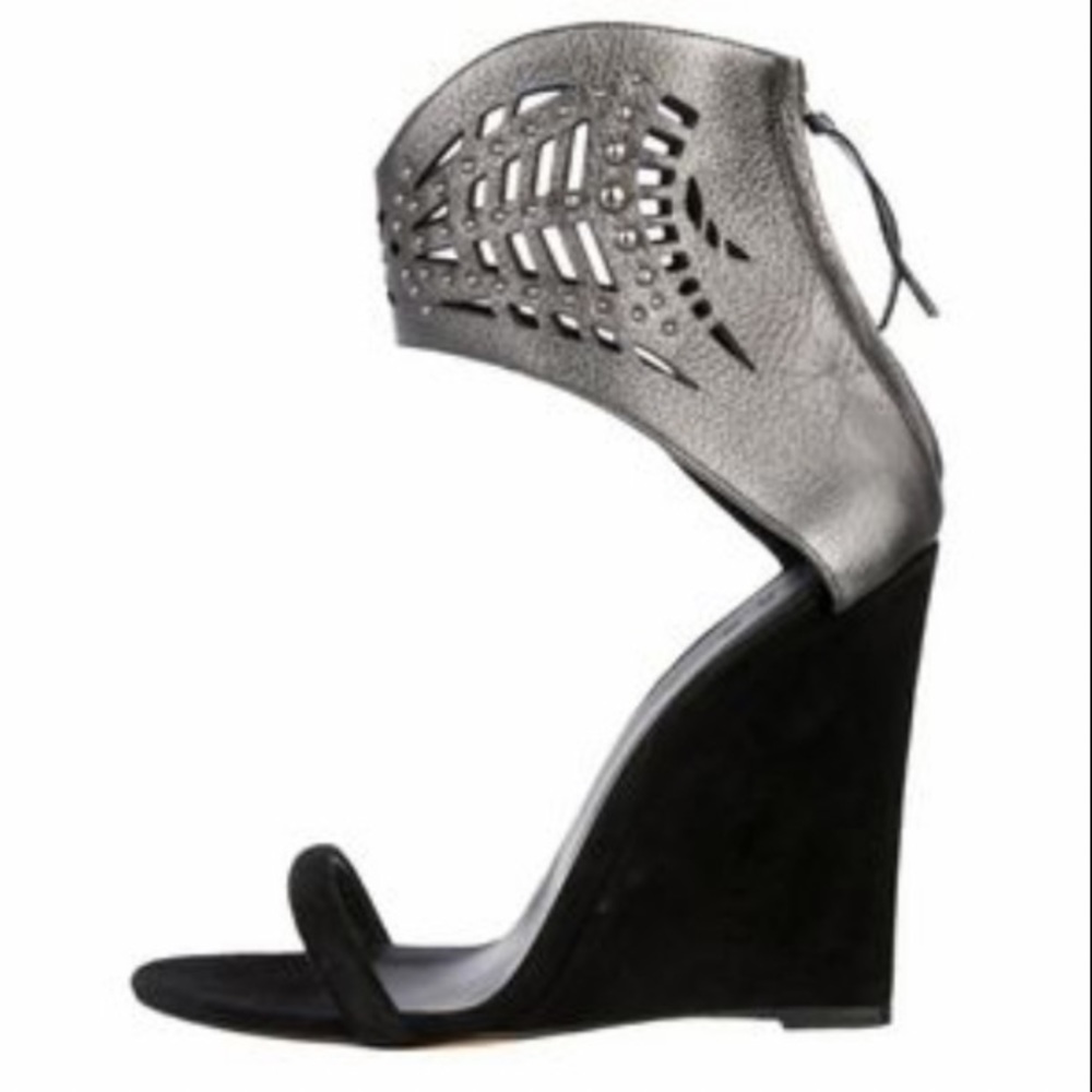 •nwot• IRO Saraldi laser cut studded cuff wedges